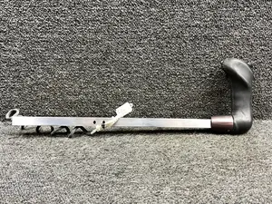 11995-006, 13975-002 Cirrus SR20 Control Yoke Assy RH w Grip, Shaft & Switches